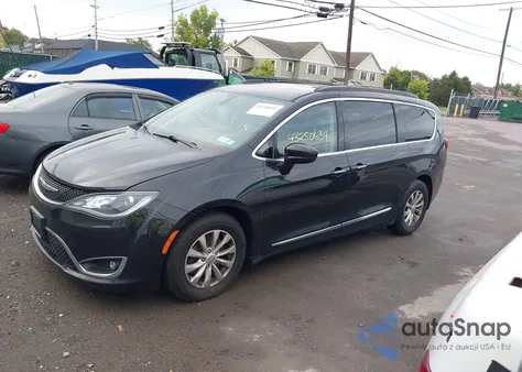 2017 Chrysler Pacifica Touring-L z USA, uszkodzony, nr VIN 2C4RC1BG4HR621628